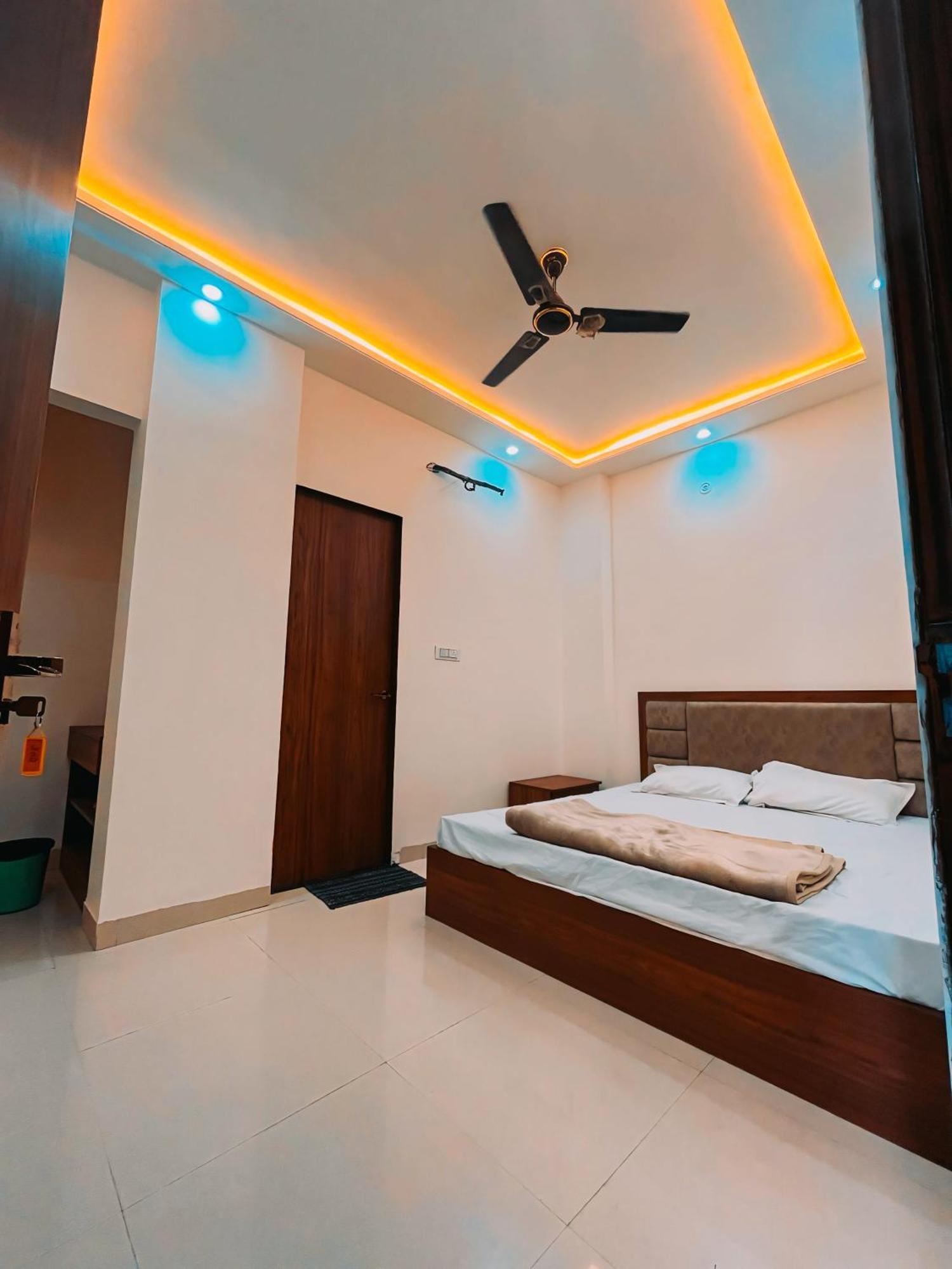 Hotel Pooja Dźajpur Zewnętrze zdjęcie
