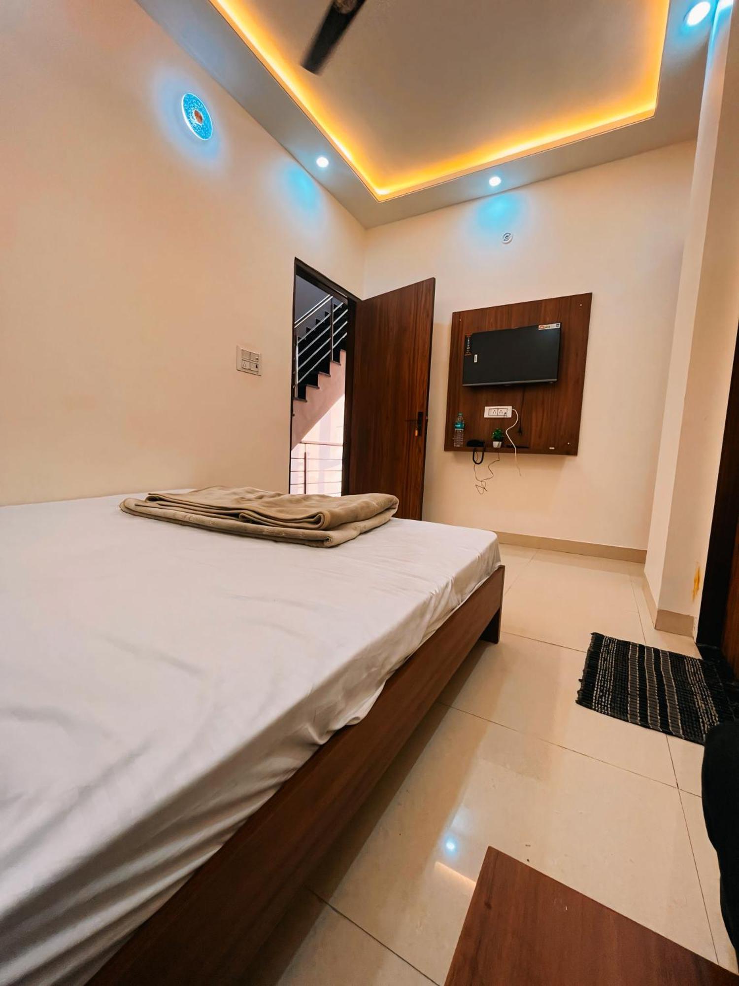Hotel Pooja Dźajpur Zewnętrze zdjęcie